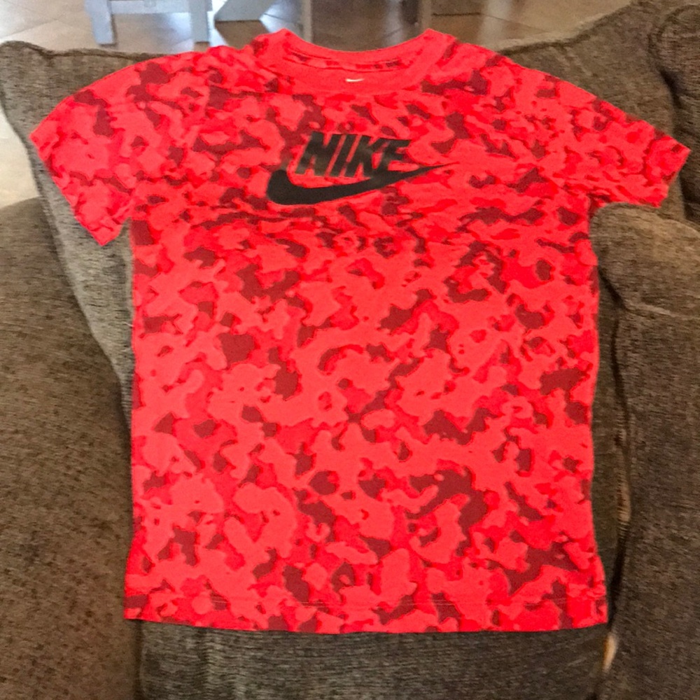 NIKE TEE (Boys) Size Lg